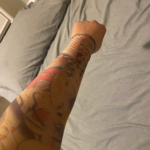 Tattoo arm sleeves to cover arms from sun when driving or just to look cool - Picture 2 of 2